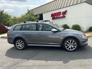 Used 2017 Volkswagen Golf Alltrack S image 1
