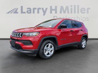 Used 2023 Jeep Compass Sport image 1