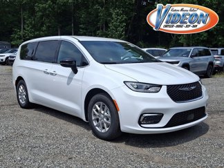 New 2026 Chrysler Pacifica Select video 1