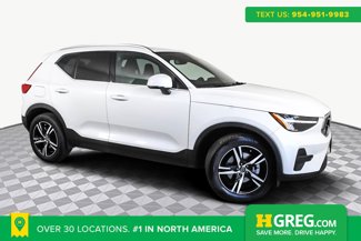 Used 2025 Volvo XC40 B5 Core image 1