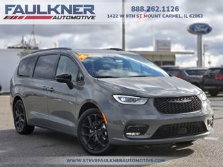 New 2025 Chrysler Pacifica Limited w/ Uconnect Theater Family Group image 1