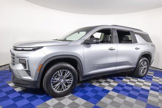 Used 2024 Chevrolet Traverse LT image 1
