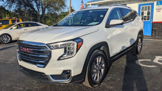 Used 2024 GMC Terrain SLT image 1