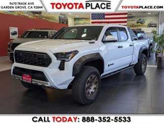 Used 2025 Toyota Tacoma Trailhunter image 1