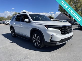 Used 2025 Honda Pilot Touring image 1