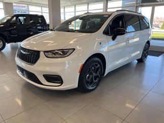 New 2025 Chrysler Pacifica Premium image 1