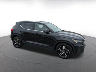 Used 2024 Volvo XC40 B5 Core image 1