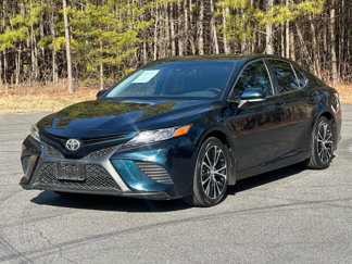 Used 2020 Toyota Camry SE image 1