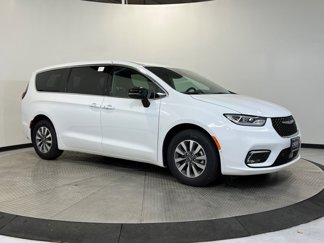 New 2025 Chrysler Pacifica Select w/ Uconnect Theater Family Group image 1
