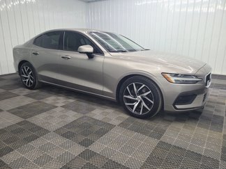Used 2020 Volvo S60 T6 Momentum image 1