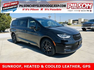 New 2026 Chrysler Pacifica Limited image 1