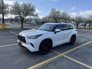 Used 2020 Toyota Highlander XLE image 1