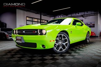 Used 2015 Dodge Challenger R/T w/ Quick Order Package 22B R/T image 1