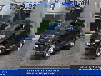Used 2022 Ford Explorer XLT w/ Equipment Group 202A image 1