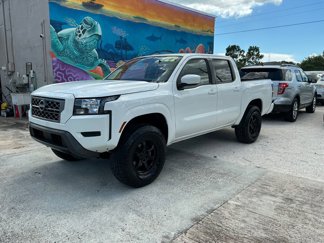 Used 2022 Nissan Frontier SV image 1