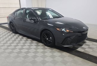 Used 2025 Toyota Camry SE image 1