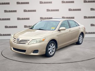 Used 2011 Toyota Camry LE image 1