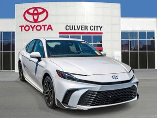 Used 2025 Toyota Camry SE image 1