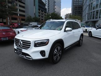Used 2025 Mercedes-Benz GLB 250 4MATIC image 1