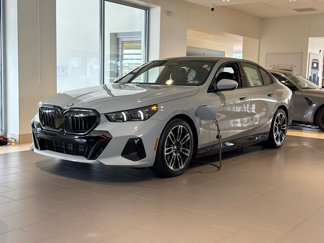 New 2026 BMW 550e xDrive w/ Premium Package image 1