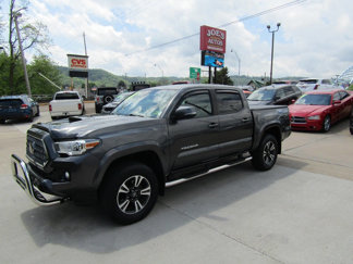 Used 2019 Toyota Tacoma TRD Sport image 1