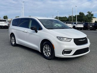 Used 2024 Chrysler Pacifica Touring-L image 1