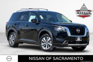 New 2025 Nissan Pathfinder SL image 1