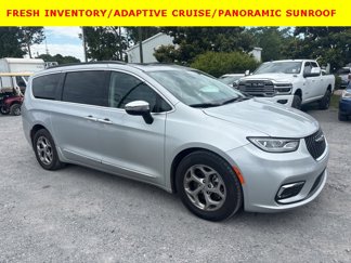 Used 2023 Chrysler Pacifica Limited image 1