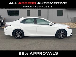 Used 2022 Toyota Camry SE image 1