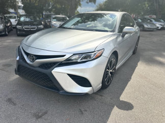 Used 2018 Toyota Camry SE image 1