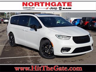 New 2025 Chrysler Pacifica Limited image 1