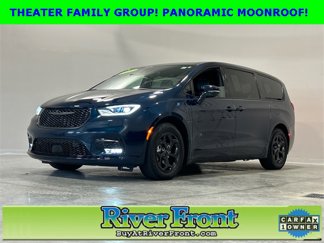 Used 2022 Chrysler Pacifica Limited w/ Uconnect Theater Family Group image 1