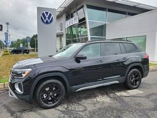 New 2025 Volkswagen Atlas Peak Edition SE image 1
