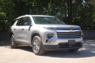 Used 2025 Chevrolet Traverse LT image 1