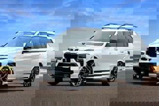 New 2025 BMW X7 M60i image 1