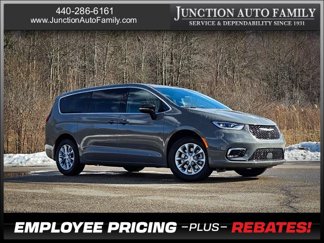 New 2025 Chrysler Pacifica Select image 1