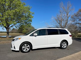 Used 2020 Toyota Sienna LE image 1