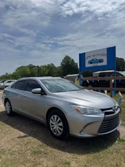 Used 2016 Toyota Camry LE image 1