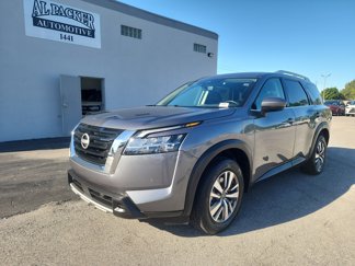 Used 2023 Nissan Pathfinder SL image 1