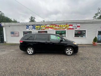 Used 2012 Toyota Sienna LE image 1