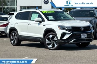 Used 2024 Volkswagen Taos SE image 1