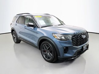 Used 2025 Ford Explorer ST image 1