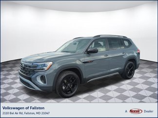 New 2025 Volkswagen Atlas Peak Edition SE image 1