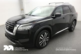 Used 2024 Nissan Pathfinder Platinum image 1