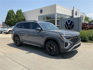 New 2025 Volkswagen Atlas Peak Edition SE image 1