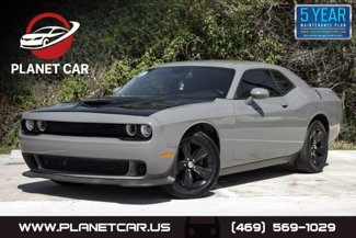 Used 2019 Dodge Challenger SXT image 1