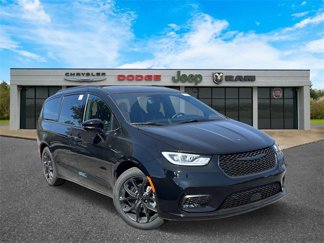 New 2025 Chrysler Pacifica Limited w/ Uconnect Theater Family Group image 1