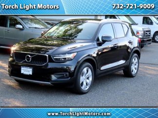 Used 2021 Volvo XC40 T5 Momentum image 1