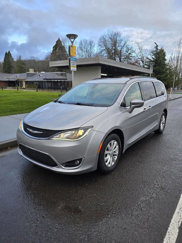Used 2017 Chrysler Pacifica Touring-L image 1