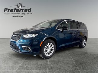 New 2025 Chrysler Pacifica Select image 1